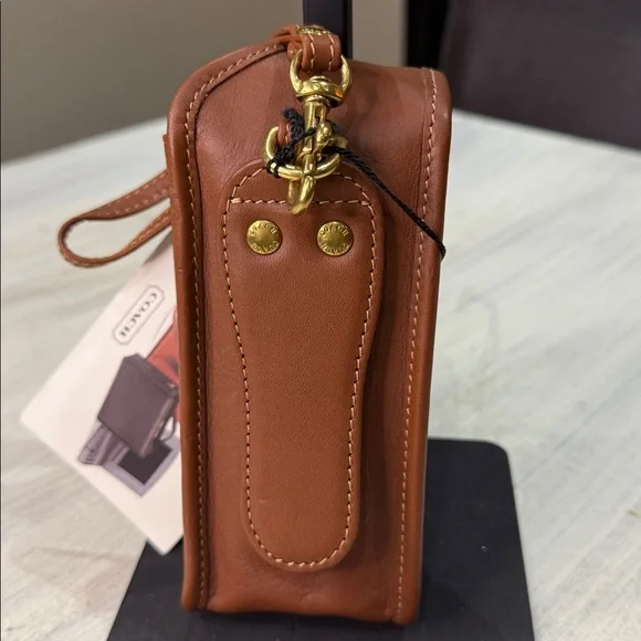 Vintage Coach Tan Leather Pouch/cell phone case with Gold Turnlock-NWT - Picture 5 of 12